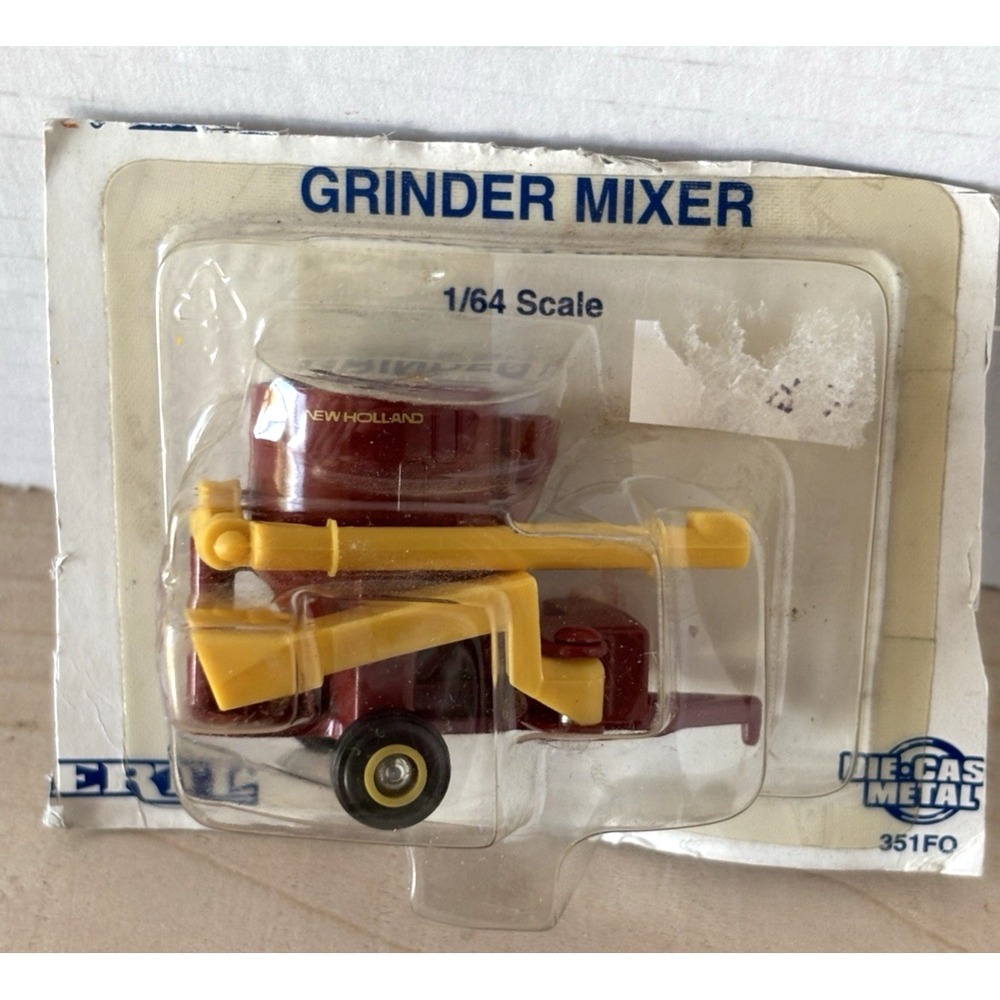 Vtg 1995 Ertl New Holland Grinder Mixer 1/64 Die Cast Unopened Trimmed Card
